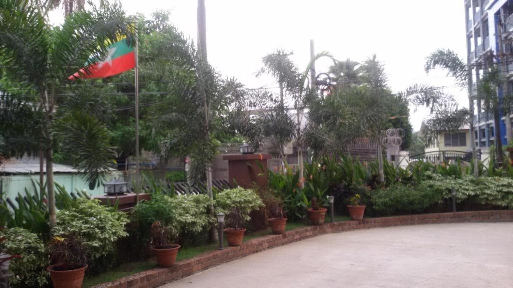 Virati Hotel Yangon Bagian luar foto