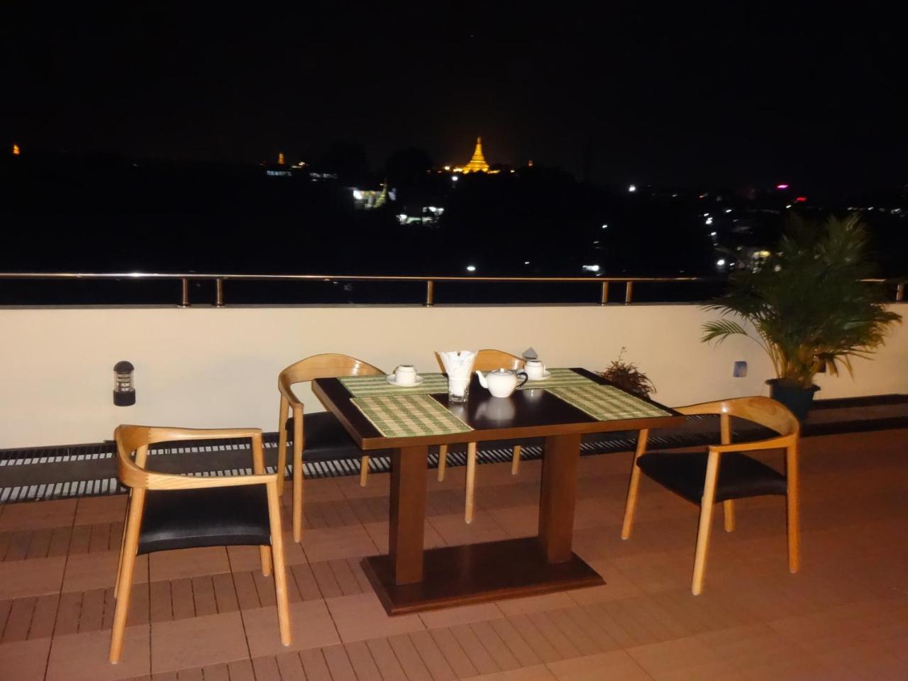 Virati Hotel Yangon Bagian luar foto